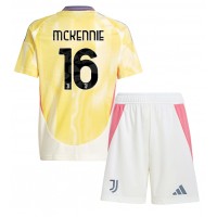 Echipament fotbal Juventus Weston McKennie #16 Tricou Deplasare 2024-25 pentru copii maneca scurta (+ Pantaloni scurti)